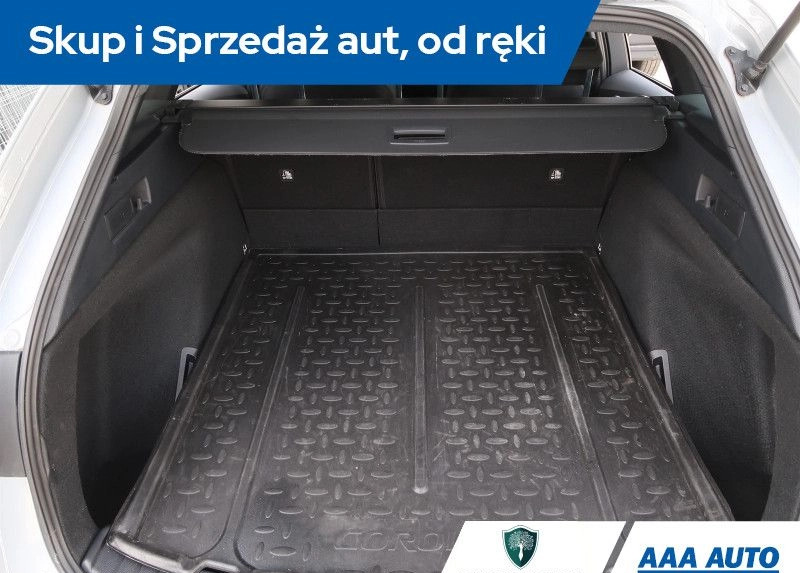 Toyota Corolla cena 76000 przebieg: 89356, rok produkcji 2019 z Mieroszów małe 301